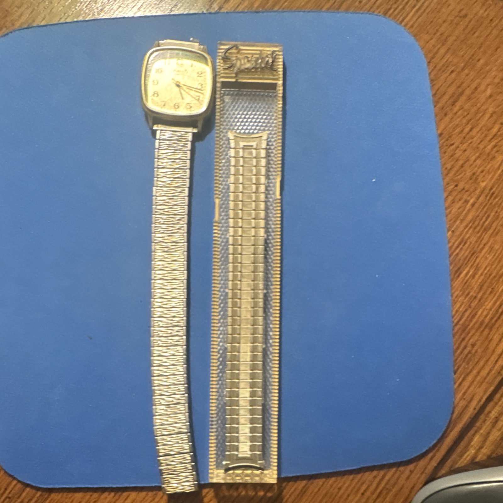 Timex M Cell Quartz TV Square 32 mm Dial Arabic Numerals/nos Bracelet inc.