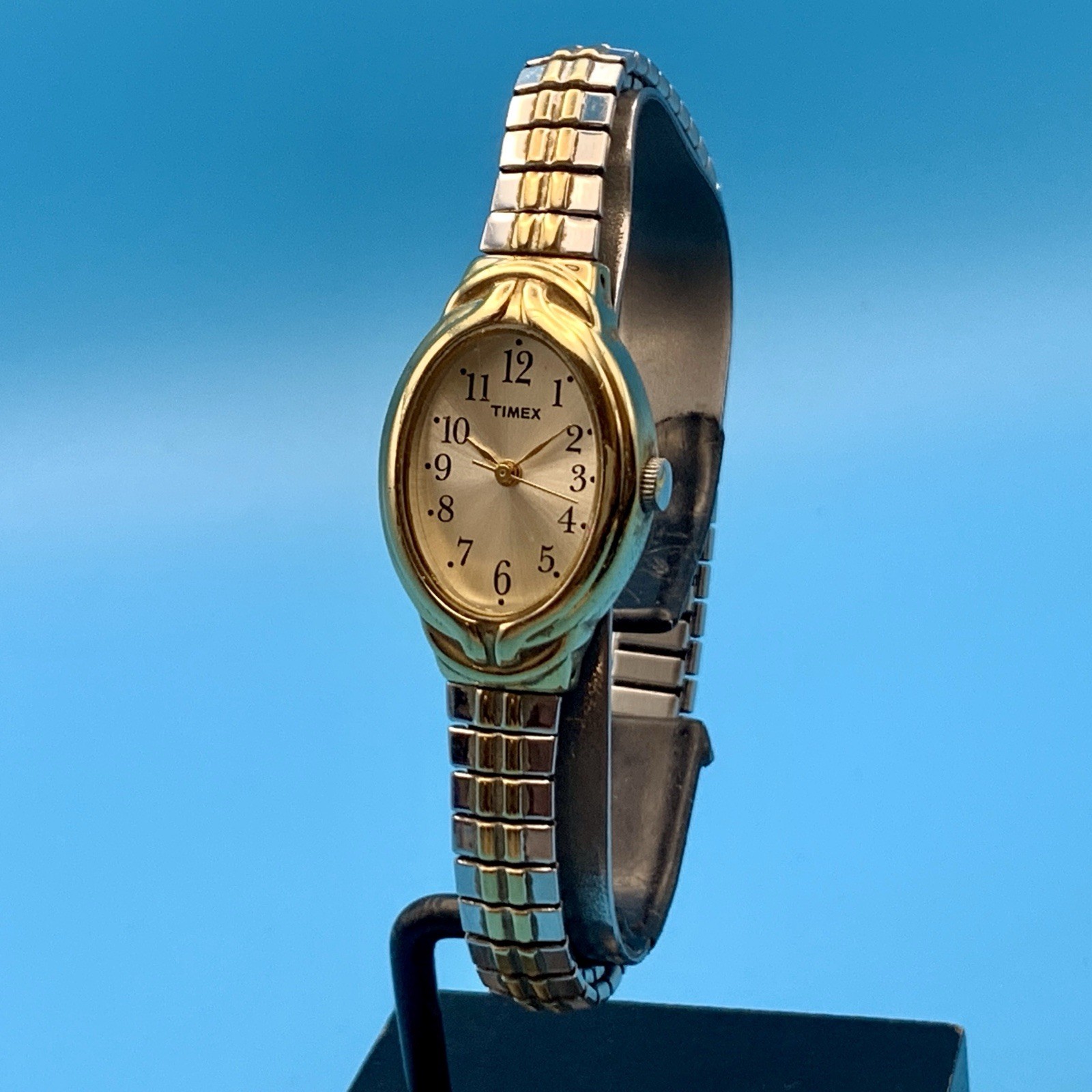 TIMEX CAVATINA Women’s 2017 Dress Quartz Wristwatch Stretch Band Works New Batt