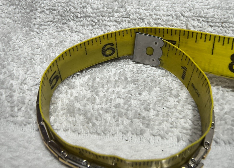 Seiko Women Watch 13mm White Dial Two Tone Bracelet 2E20-7479 New Battery Great