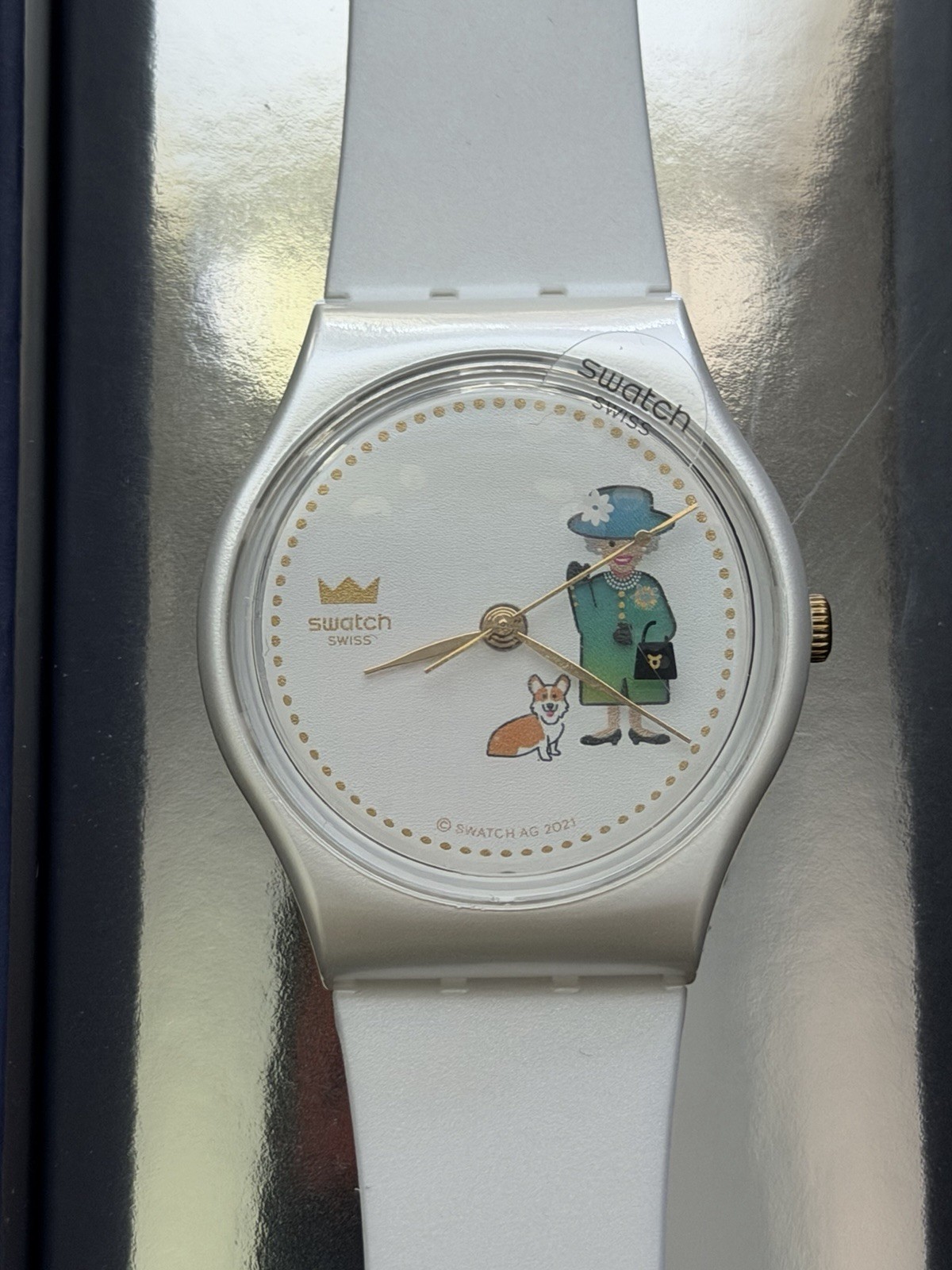 Swatch How Majestic Queen Elizabeth & Corgi White Unisex Adult Watch – GZ711
