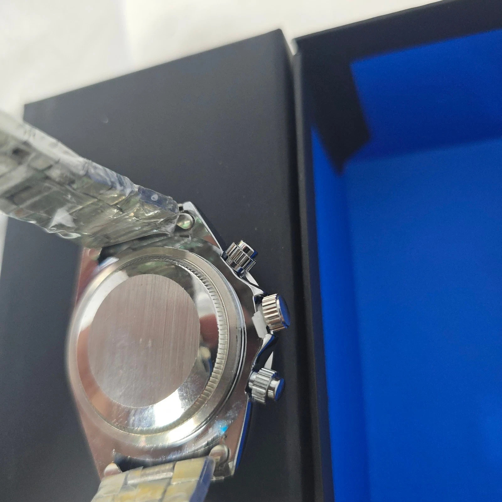 39mm Black Dial VK63 Styled Quartz Mens Watch.