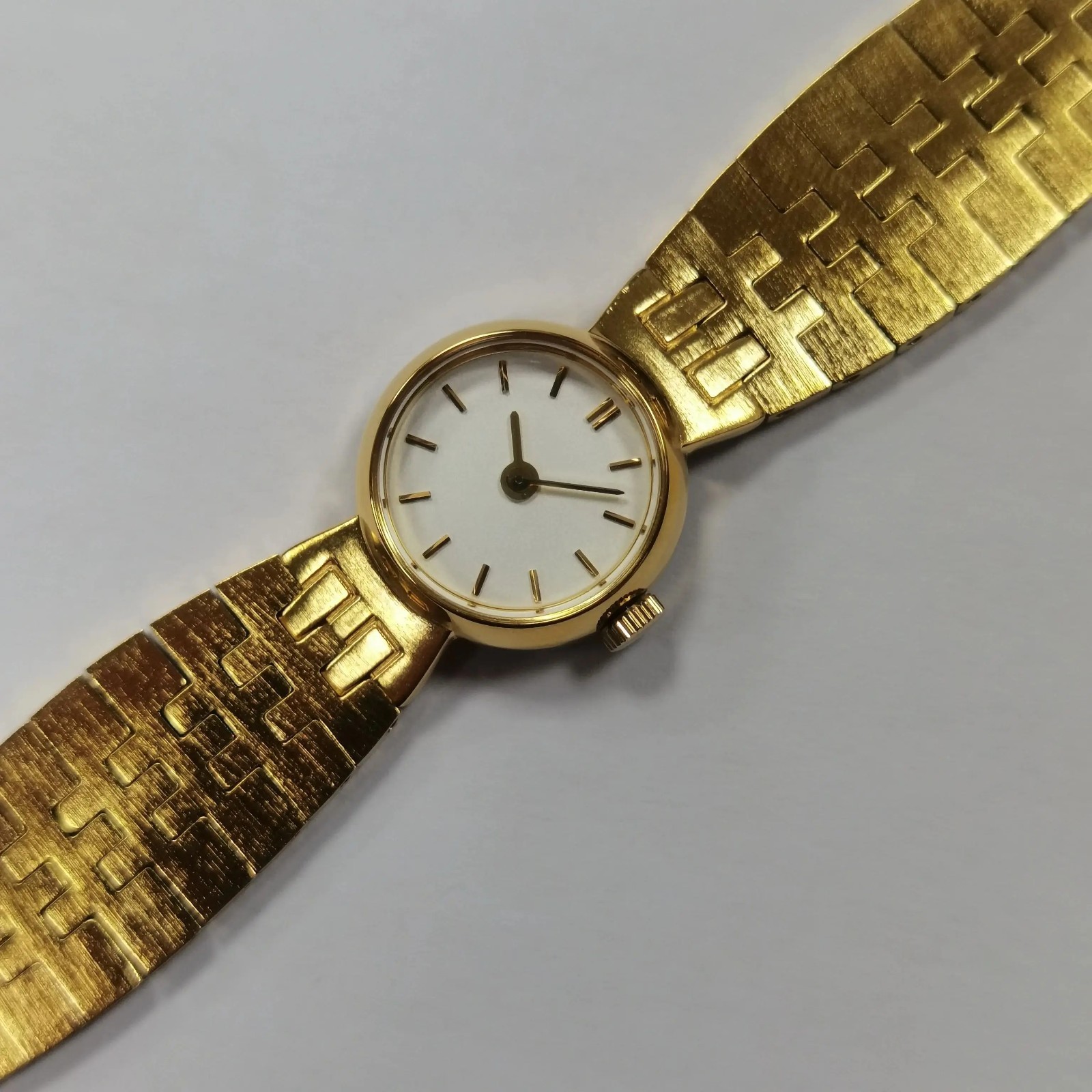 Women’s Luxury Bracelet Quartz Watch Gold Elegant Jewelry Small Wristwatch Gift