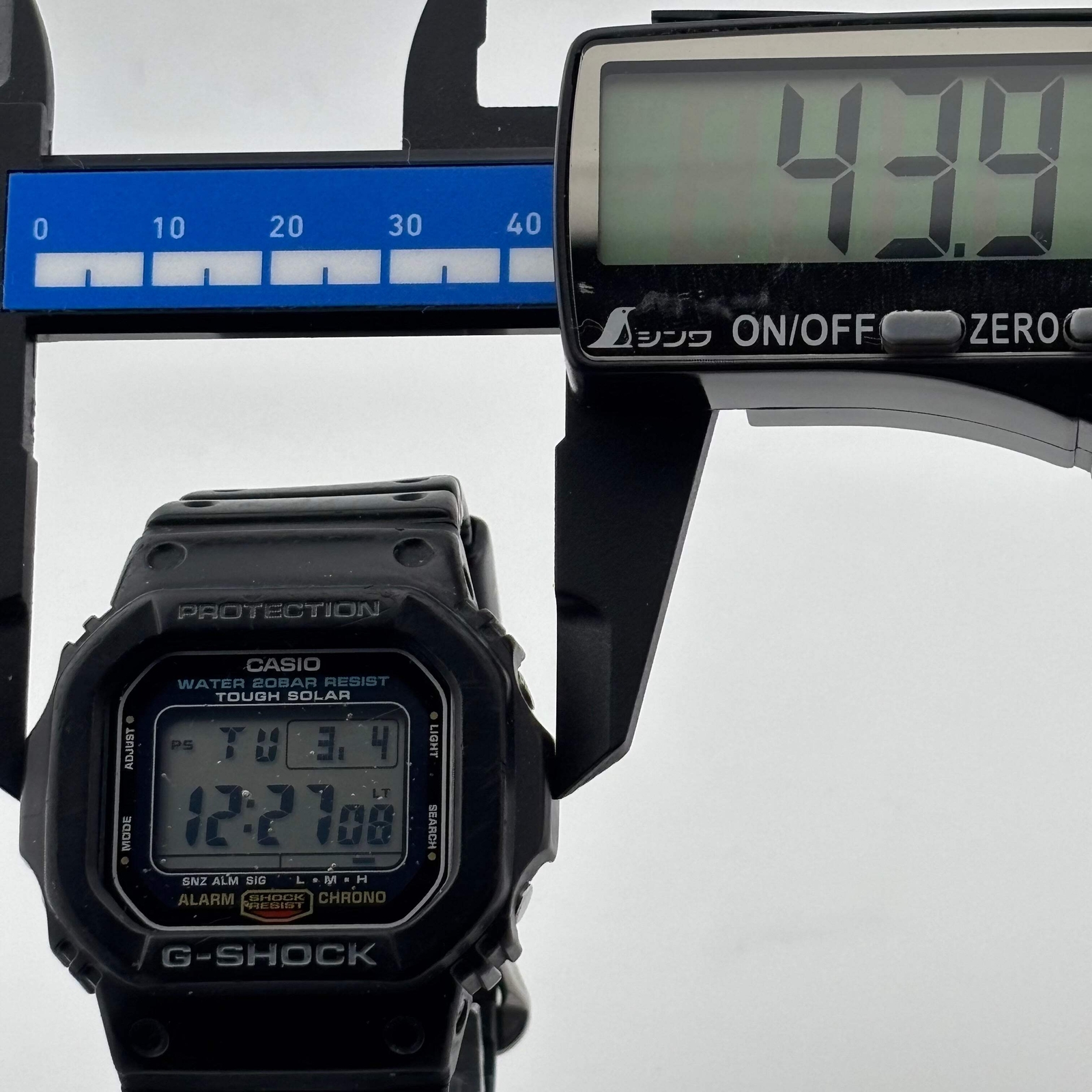 CASIO G-SHOCK G-5600UE Tough Solar Windshield damaged World Time 43.9mm