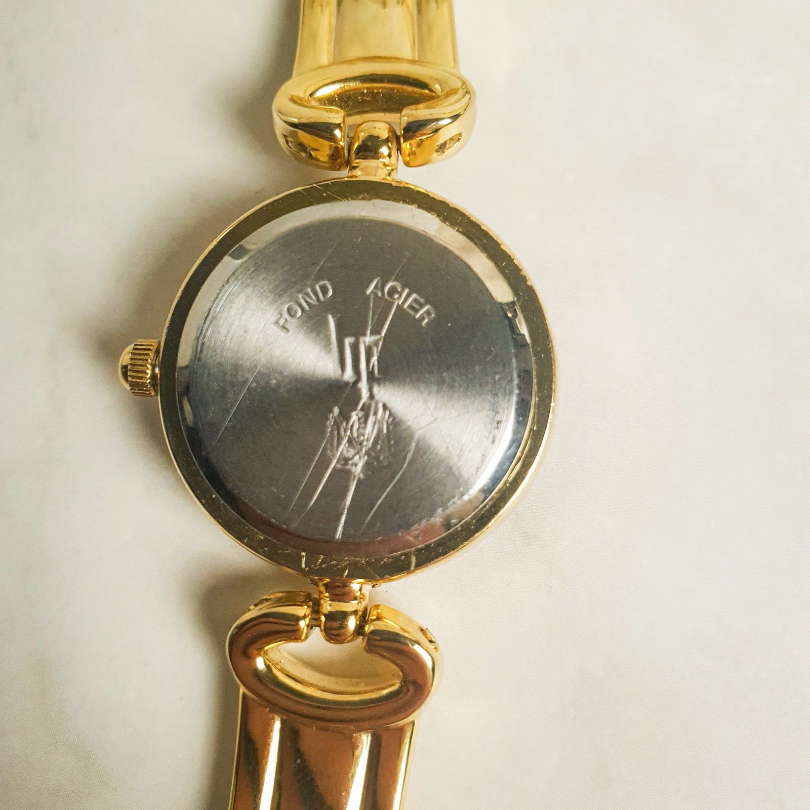 HP Ladies Gold Tone Quartz Wrist Watch White Dial Working New Battery