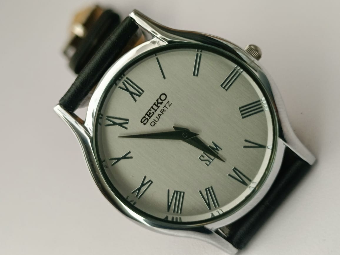 Vintage Seiko Quartz Japan Made White Dial Men’s Wrist Watch Looking Good