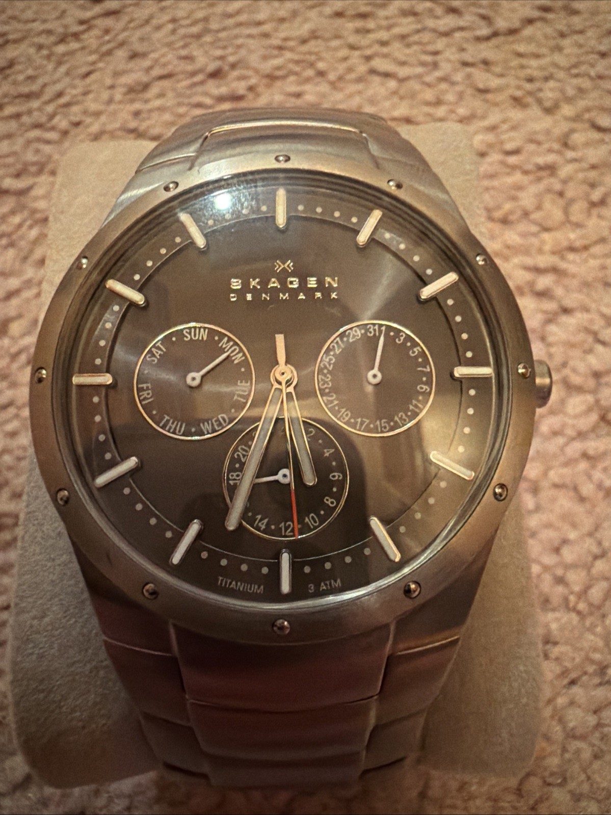 Skagen Watch Men 38mm Gray Dial Titanium Daydate Round 596XLTXM Needs Battery