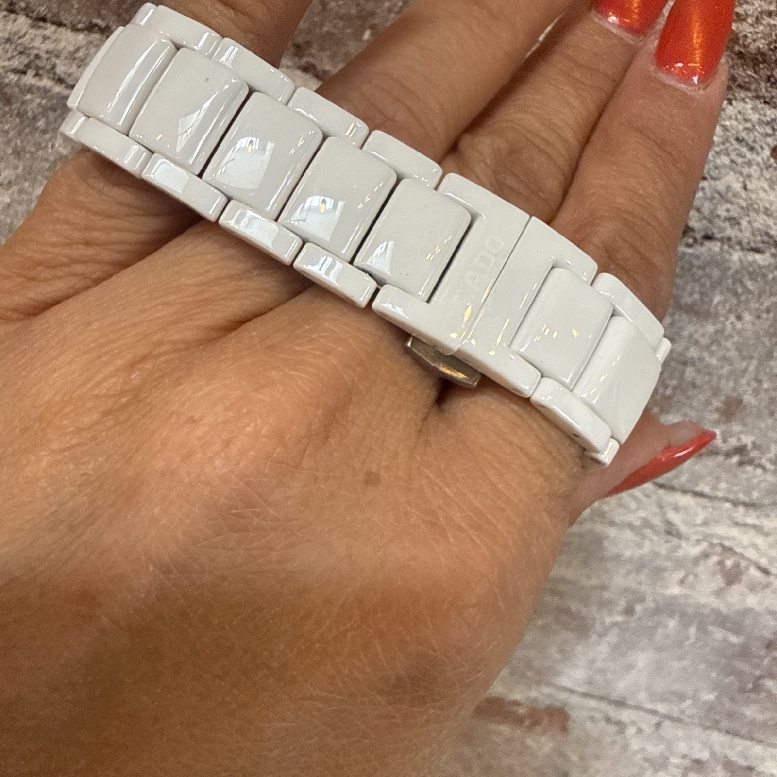 RADO True R27061902 White Ceramic Quartz Women’s Preowned missing links