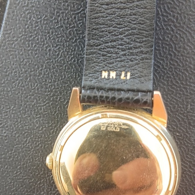 Gruen Autowind Twenty-Three 23J Auto 14 kt gold, 34mm cream, Dial Black Strap