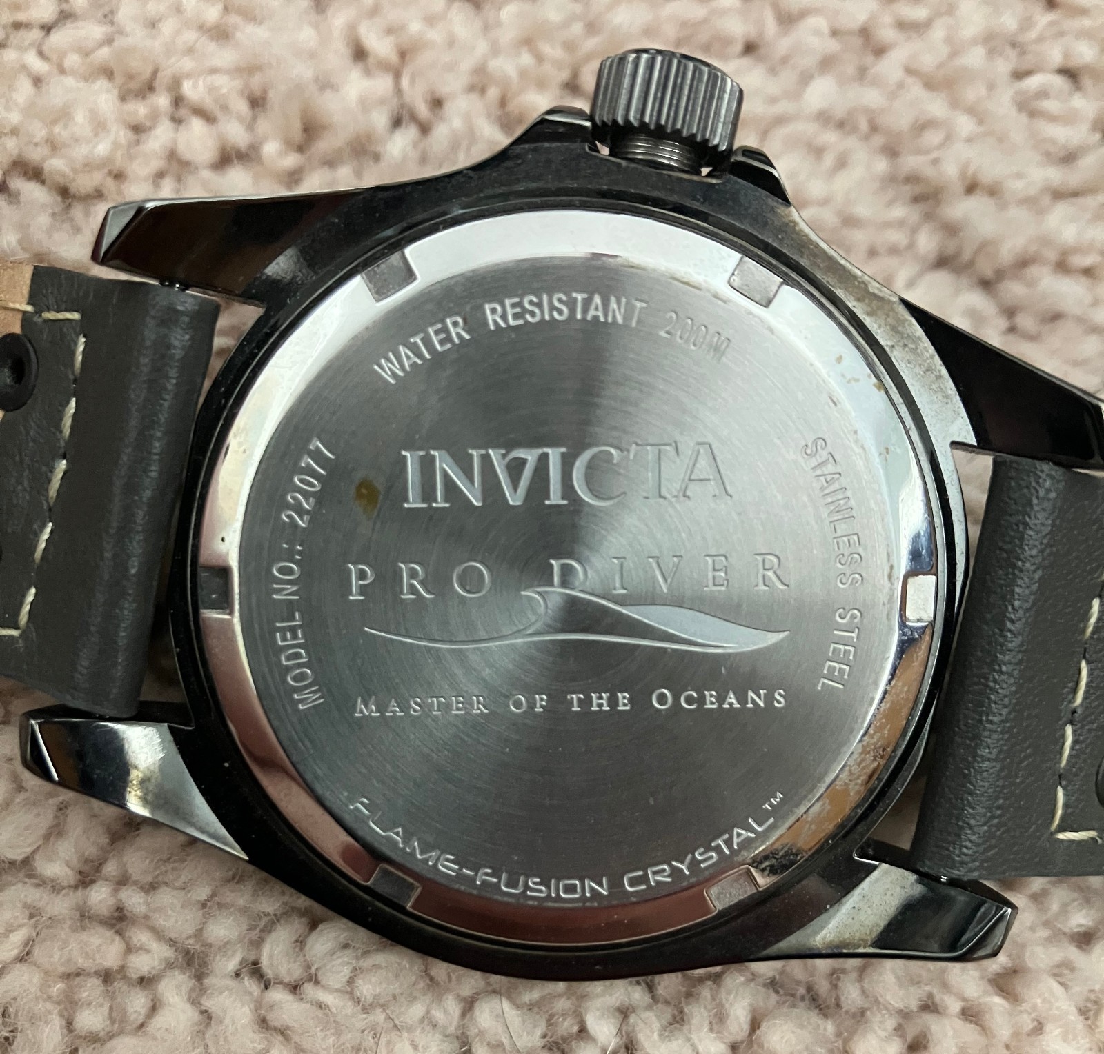 Black & Gray Invicta Pro Diver Men’s Analog Watch Model 22077 Wristwatch Wrist