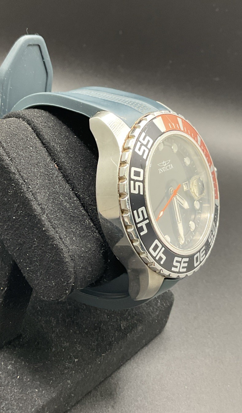 Invicta Men’s Pro Diver Quartz Watch Black Orange Bezel Grey SiliconeStrap -RUNS