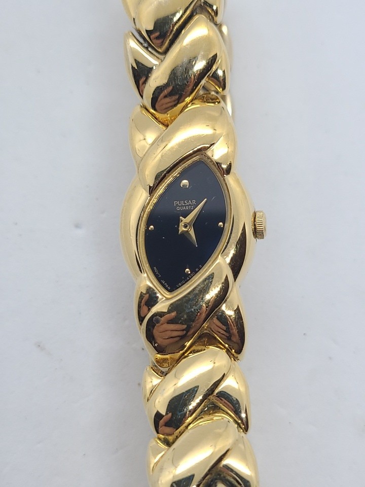 Vintage Pulsar Ladies 17mm Watch Gold Tone Black Dial 6.75″ v810-6250 RUNS (88)