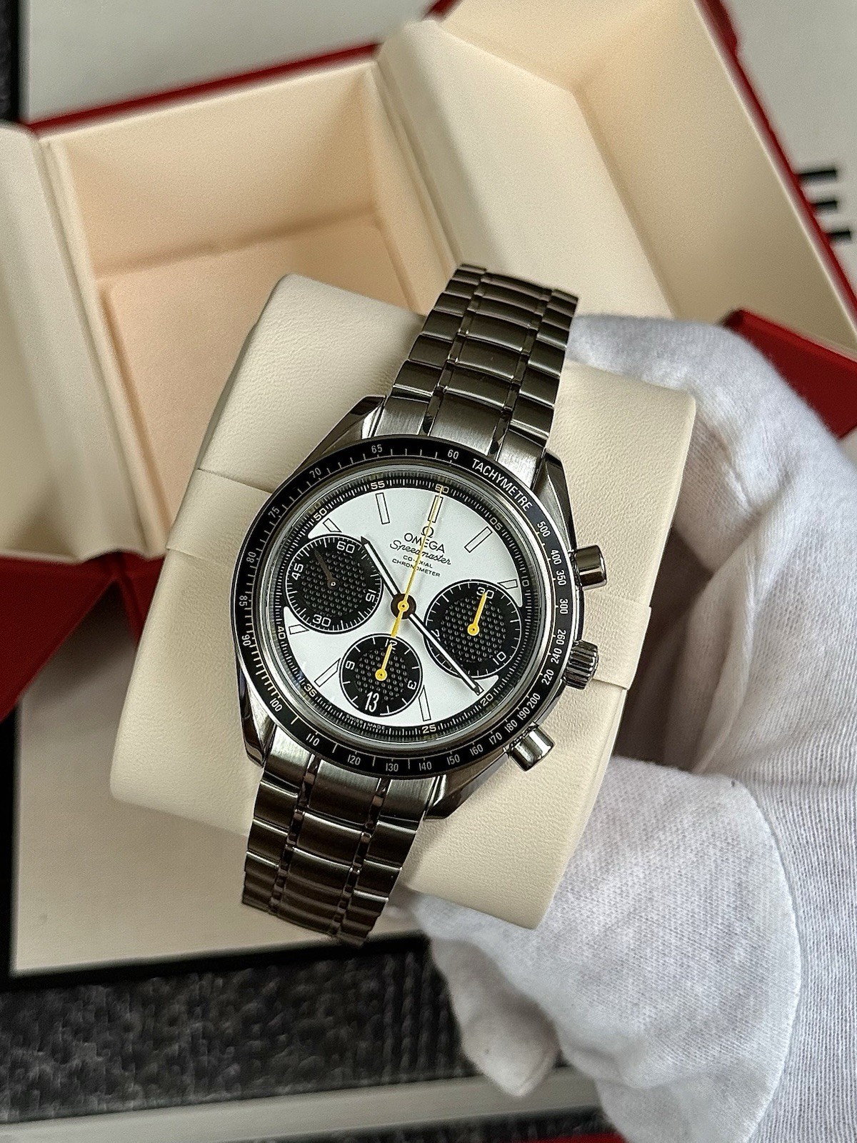 Omega Speedmaster Racing White 2024 Full Service 2026 Box 326.30.40.50.04.001