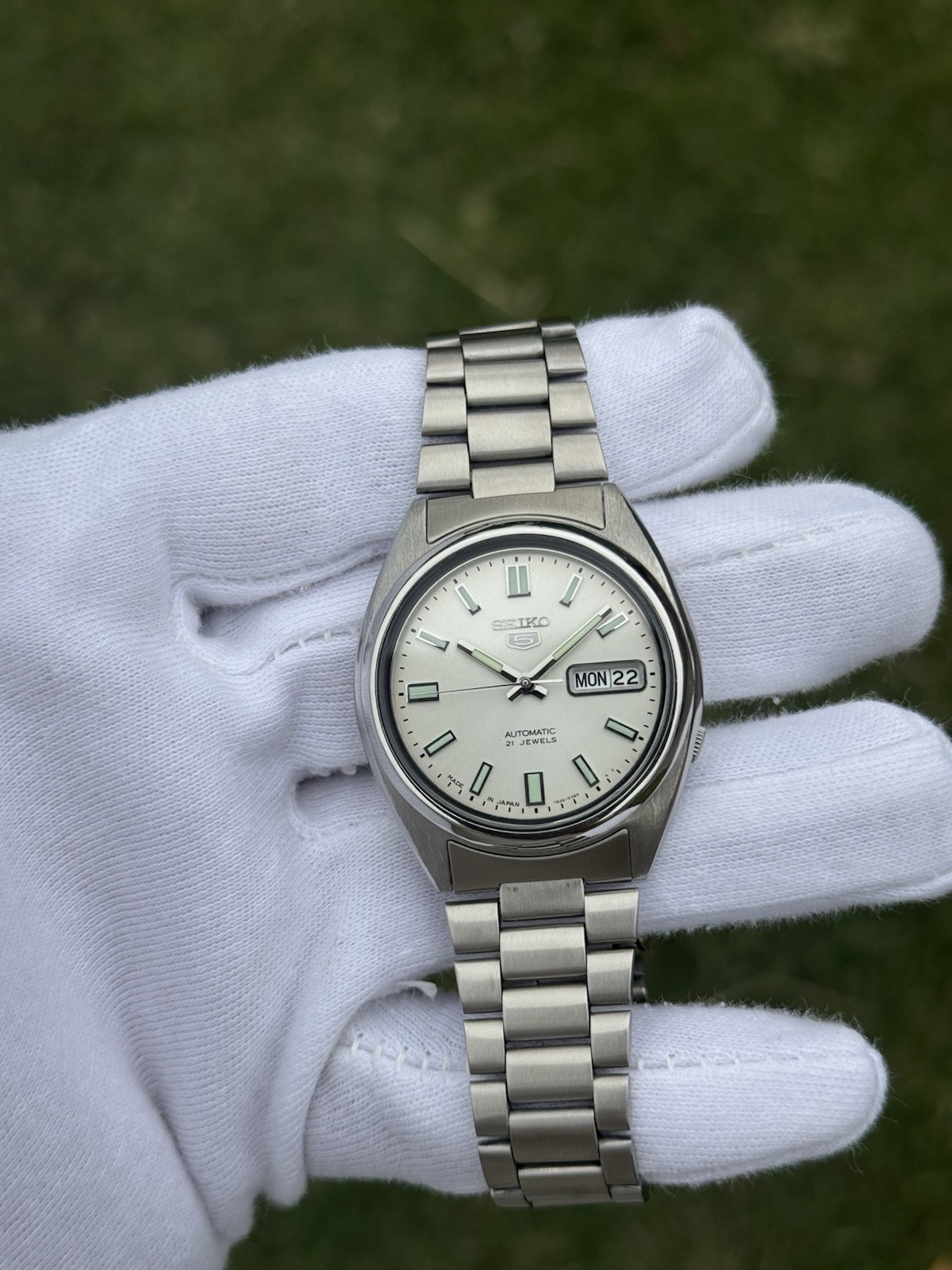 Vintage Seiko 5 Automatic 7S26 Mens Wrist Watch White Dial Day Date Japan 21J
