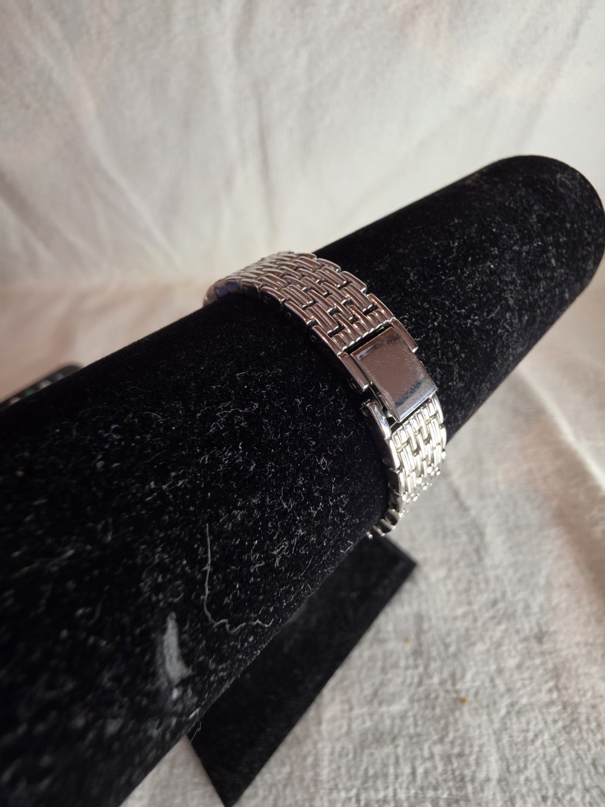 ​Embassy Pink Ribbon Breast Cancer Awareness Women’s Watch Silver Tone EM3522L
