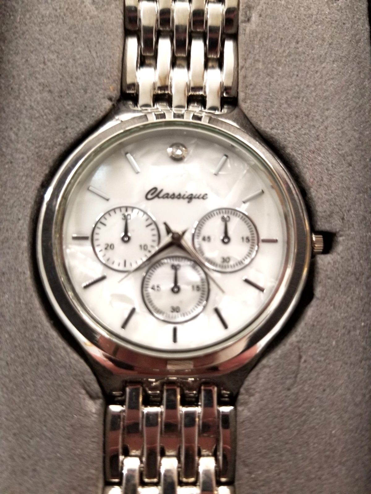 Classique Australia Unisex Watch New In Box Silver Tone 3 Auxiliary Sub Dials