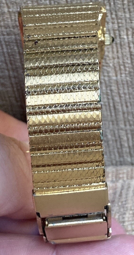 NOT WORKING Vintage Benrus Citation Tank Men’s Quartz Watch Gold Case Japan