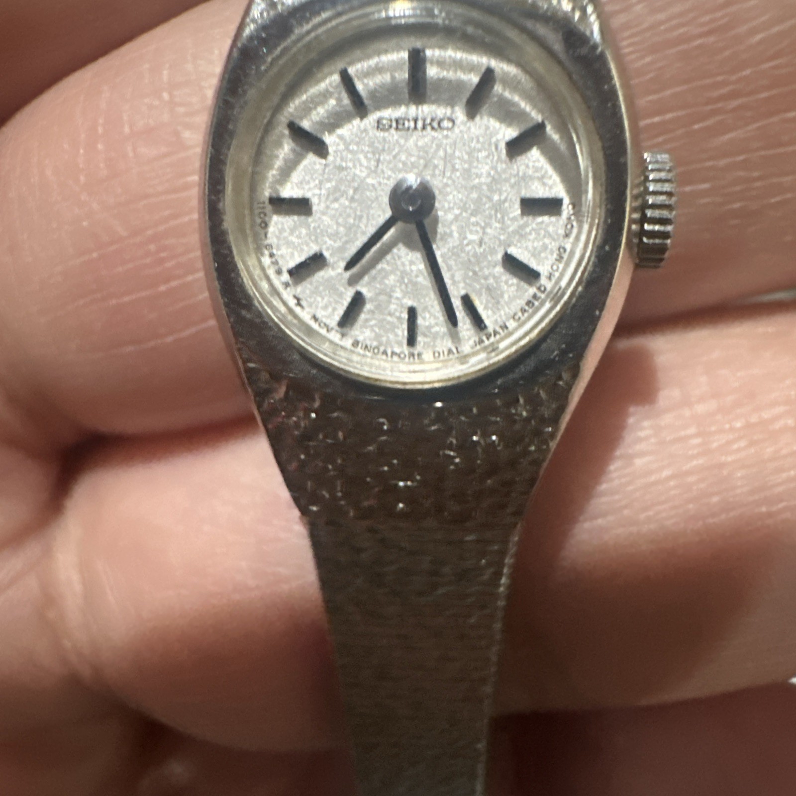 Working Vintage SEIKO Ladies 1100-1519 Manual Wind Watch 16mm For Big Wrist 7.25