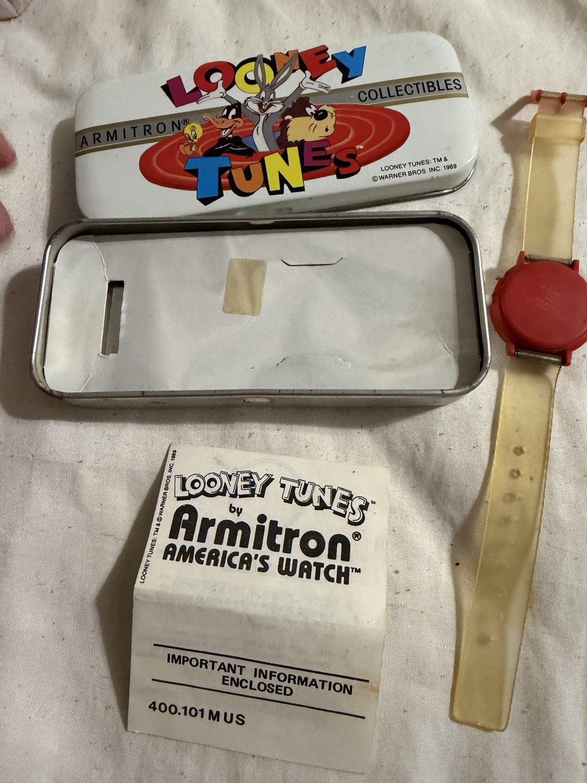 Armitron Looney Tunes Quartz Analog Watch 1989 Red Case Beige Strap Tin Manual