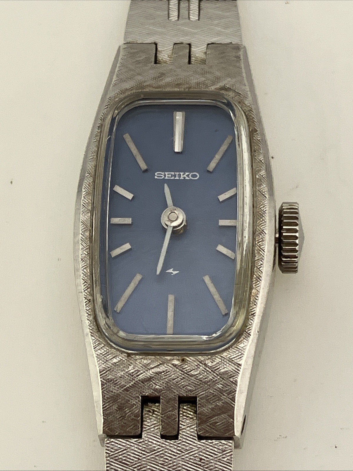 Vtg Seiko Ladies 14mm Watch Silver Tone Blue Dial Windup 6.25″ 1520-3629 -RUNS