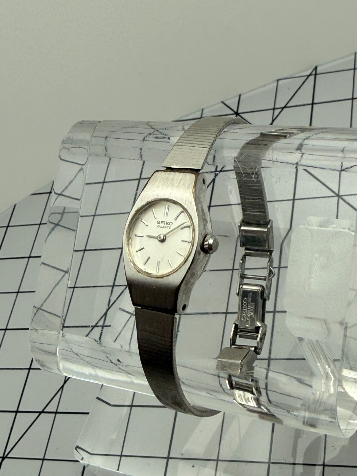 Seiko Quartz 5420-0029 16mm Silver Tone Dress Watch Vintage Running Baton Dial