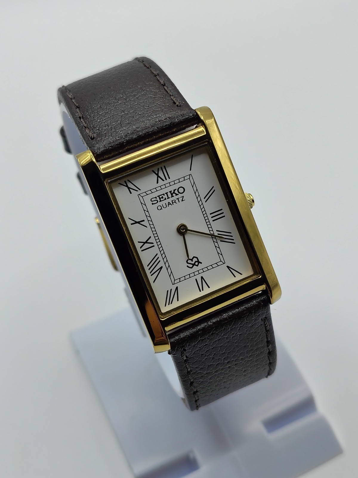 vintage seiko slim quartz men’s wrist watch White Dial Leather Strap