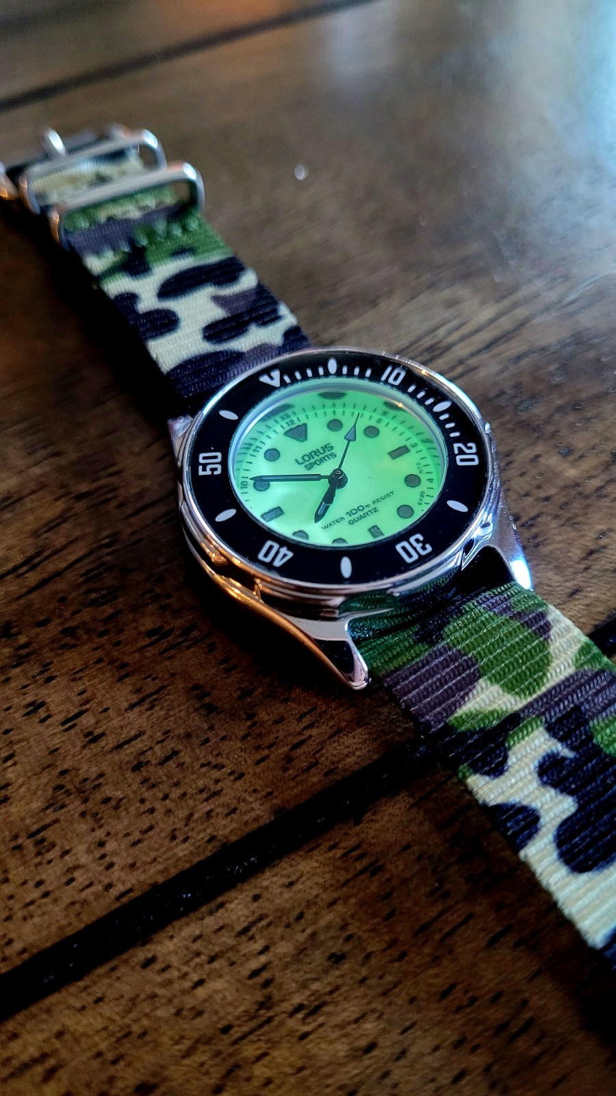 Lorus 60 click dive watch. 150m water resistant. Full lume dial. 30mm diameter