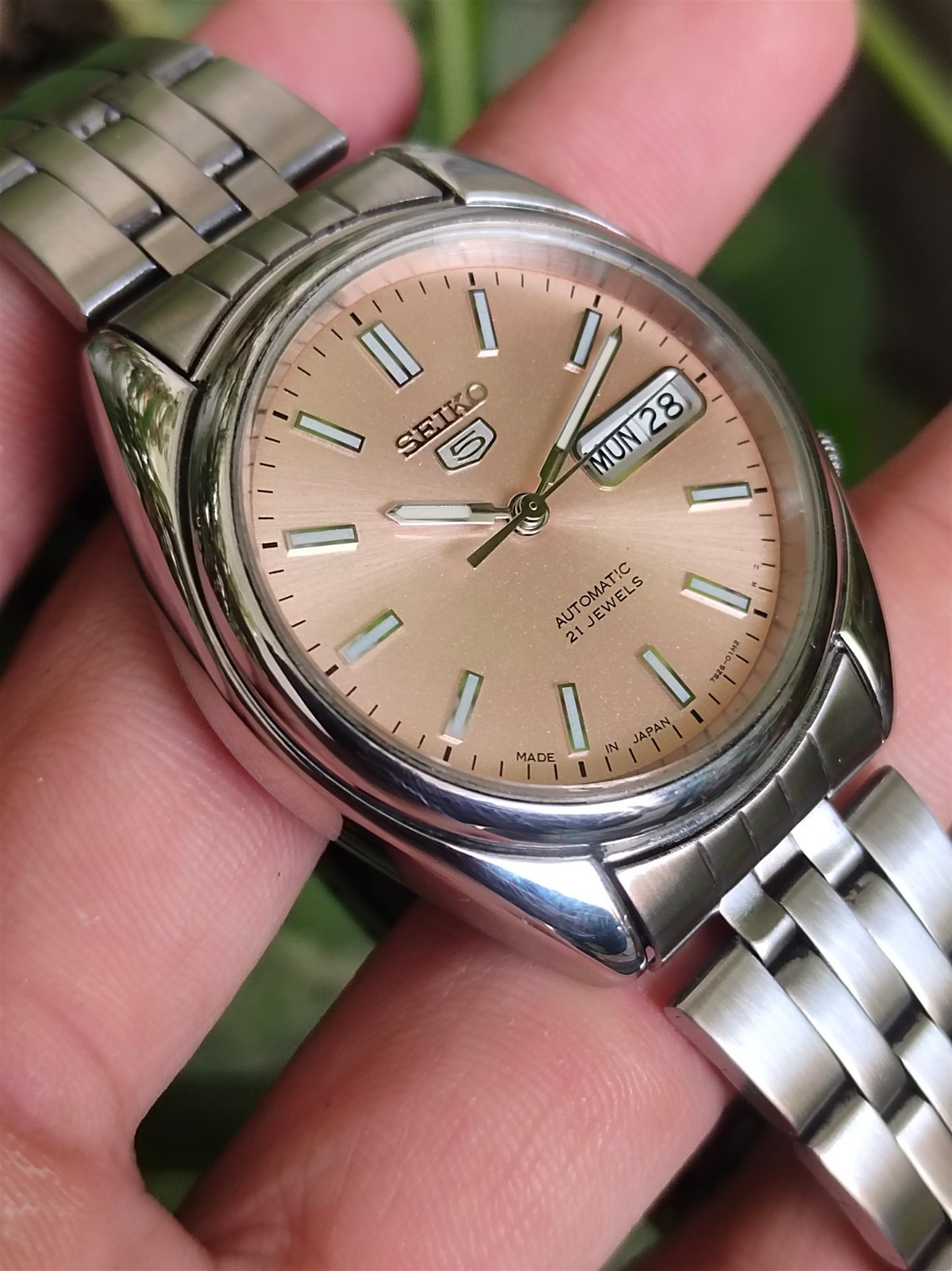 RARE Seiko 5 Salmon Sunburst Dial Exhibition Back Automatic Vintage Watch 7S26