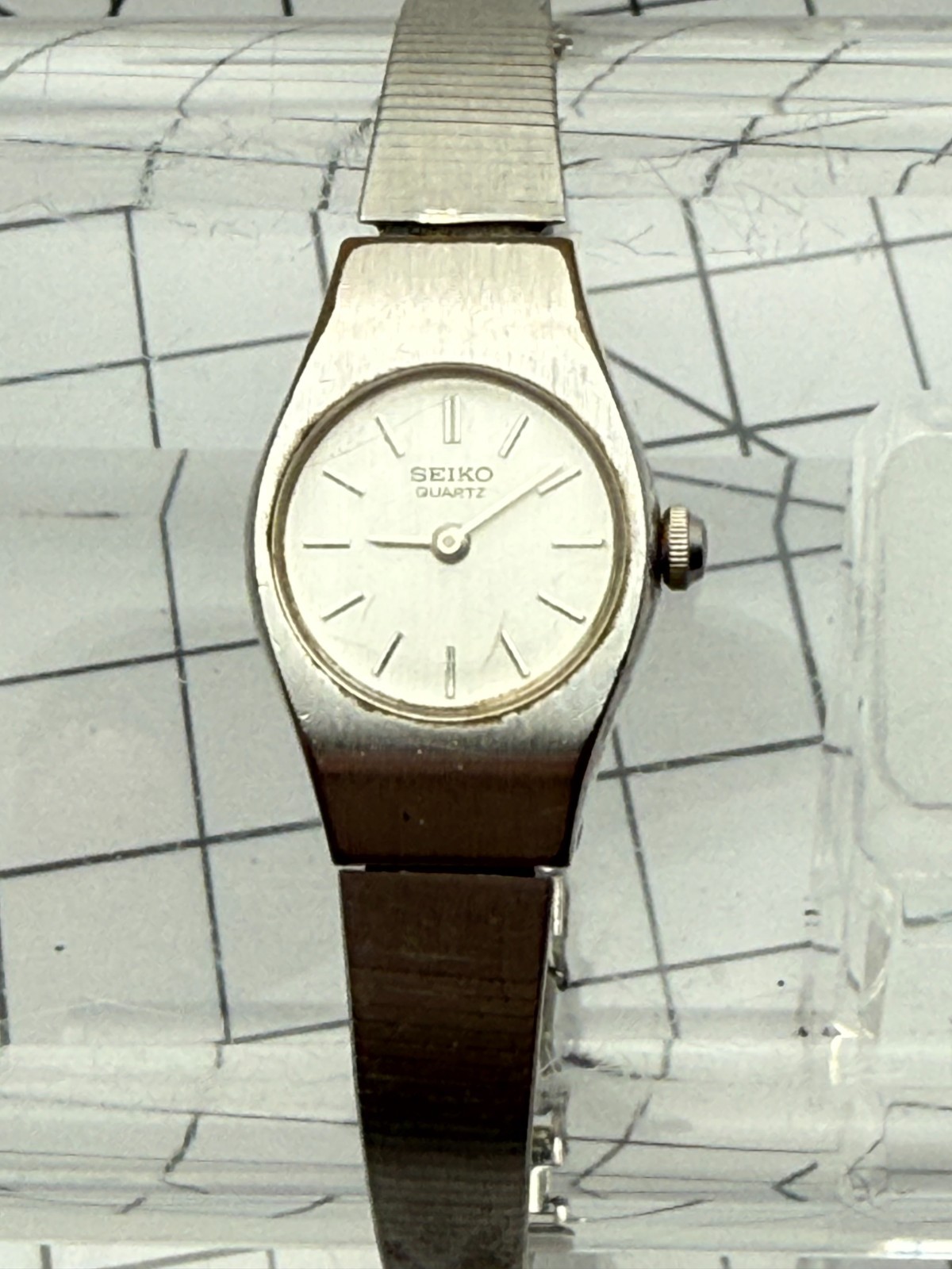 Seiko Quartz 5420-0029 16mm Silver Tone Dress Watch Vintage Running Baton Dial