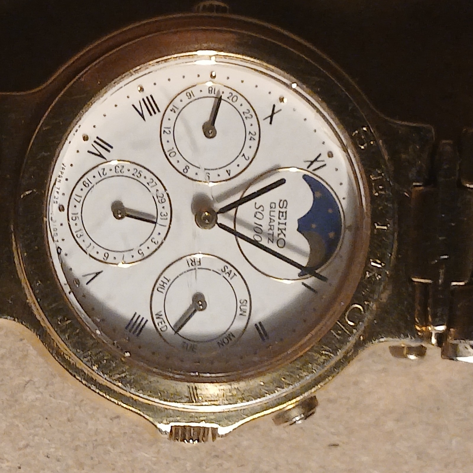 Seiko 7F38 6110 moonphase quartz watch working spares please see description