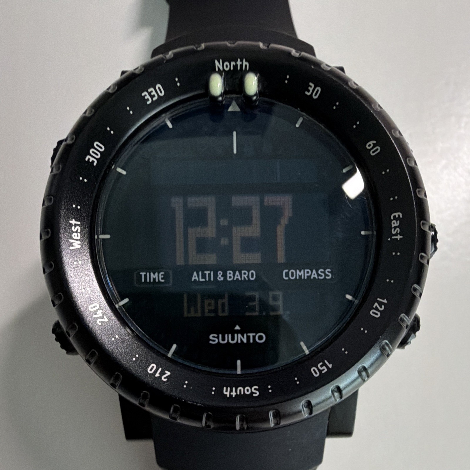SUUNTO Core All Black with Original Strap and SUUNTO Replacement Silicone Strap