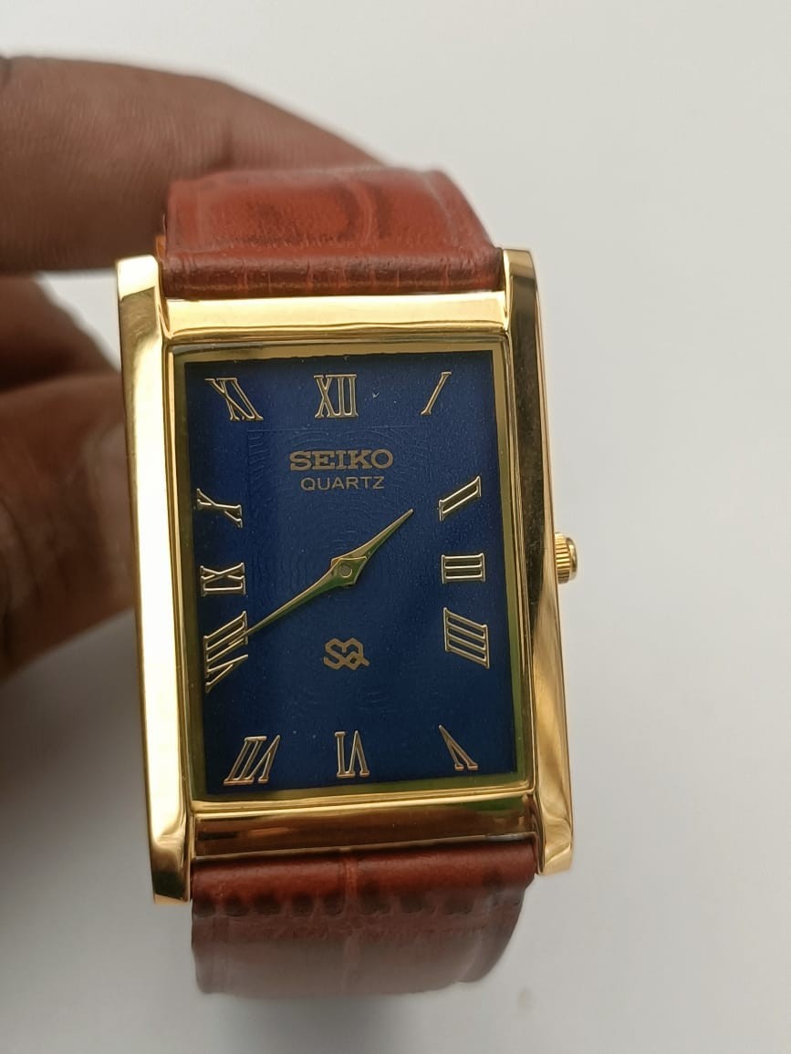 Vintage Seiko Quartz Japan Made Blue Dial Men’s Wrist Watch Looking Good