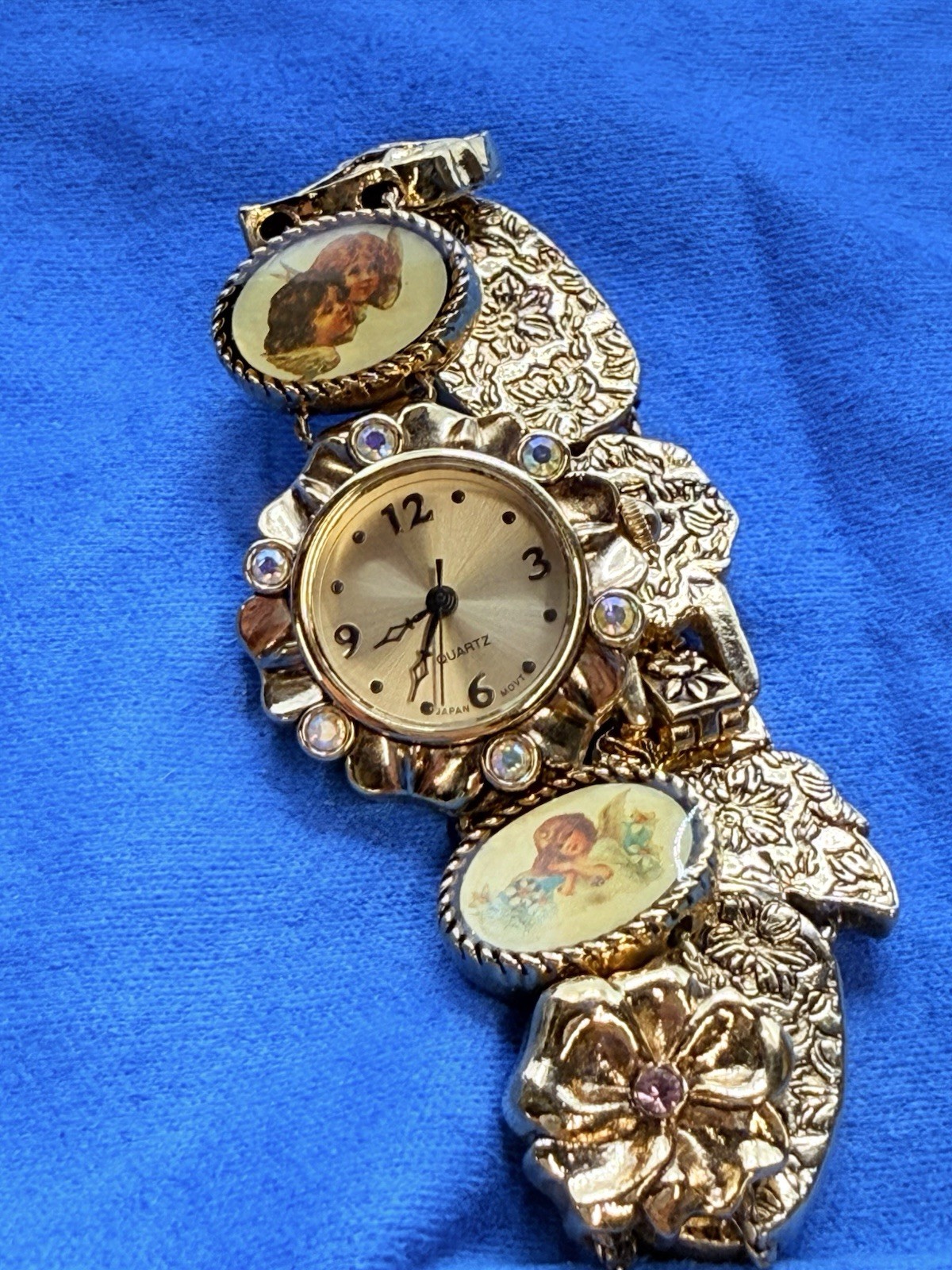 Vintage Gold Color Cherub Womens Watch in Excellent condition. F49369-1/P