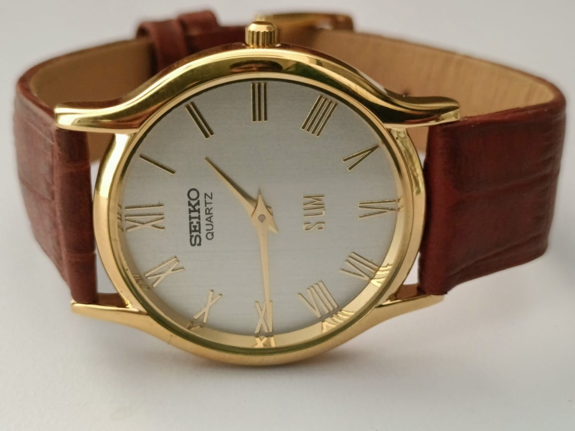 Vintage Seiko Quartz Japan Made White Dial Men’s Wrist Watch Looking Good