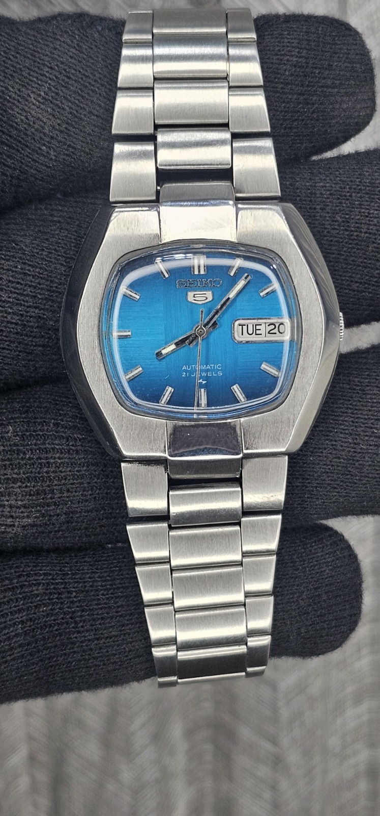 vintage Seiko 5 automatic 7019-5100 day/Date Blue Dial Men’s Wrist Watch