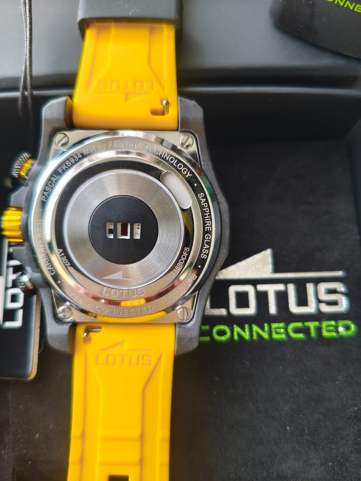 Lotus Carbon connected D hybrid smart watch