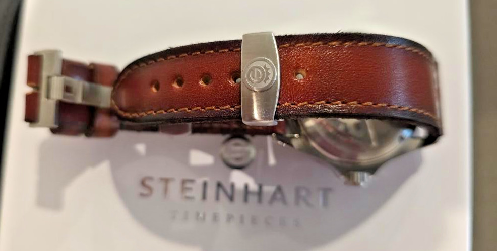 Steinhart Ocean One Vintage Red 42mm Full Set 103-0657 Worn Twice 2 Straps