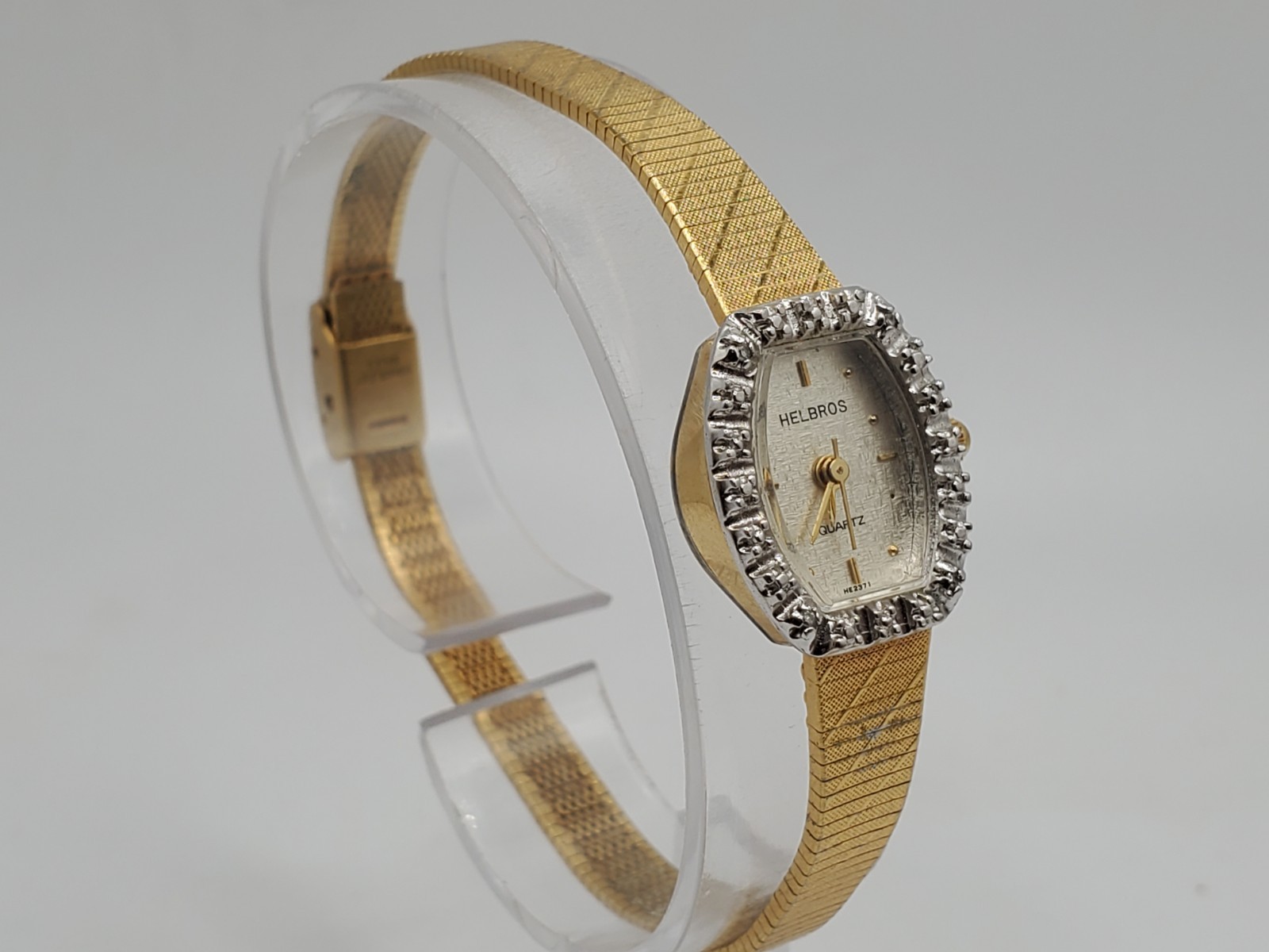 Vintage Helbros Ladies Gold Tone 16mm Oval Quartz Analog Watch New Battery