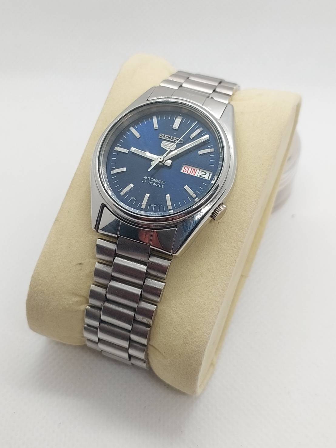 Vintage Seiko 5 Automatic Dark Blue Dial with Exhibition Caseback Mens Watch