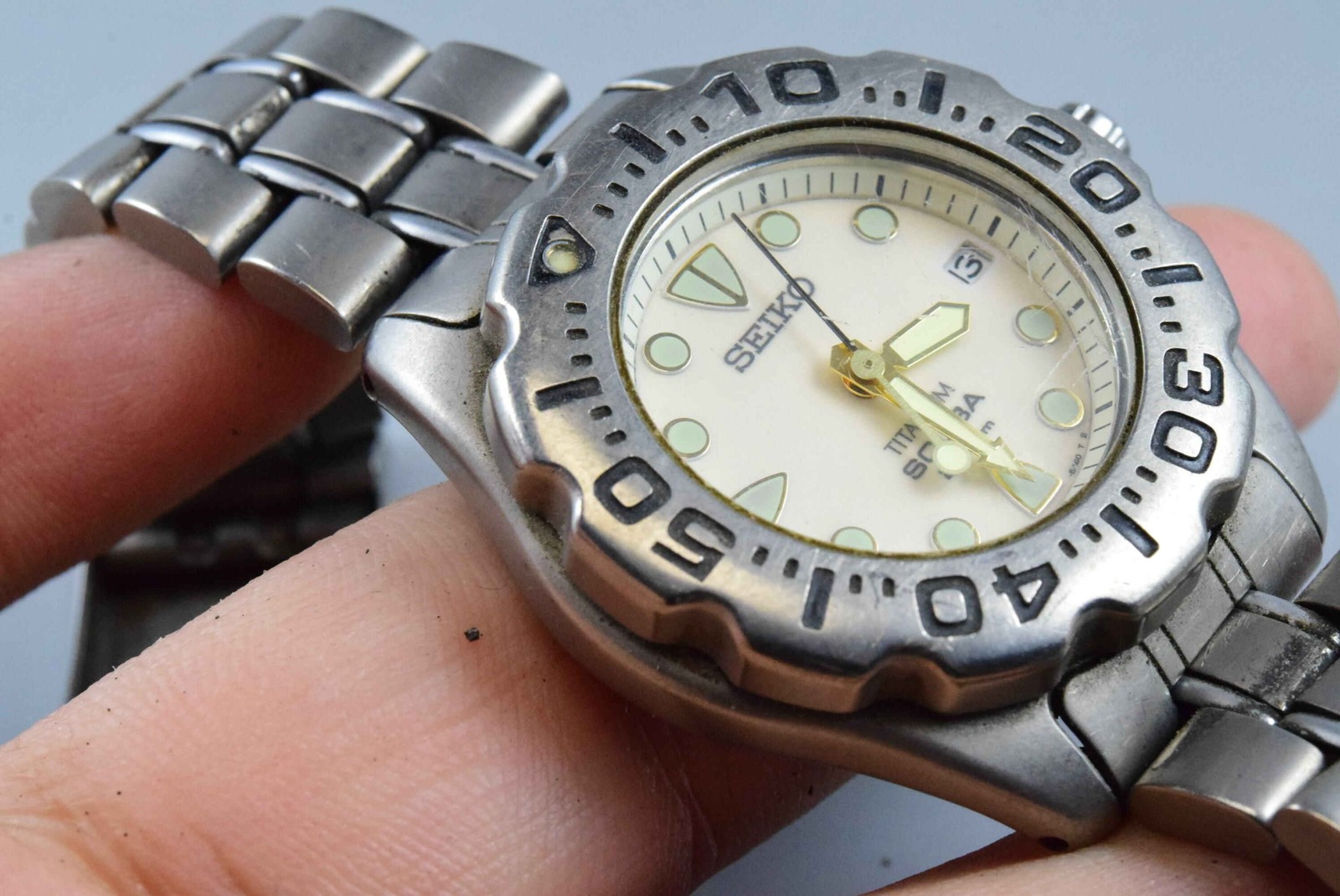 Vintage Seiko Titanium Scuba 7N35-6A20 IRIDESCENT-DIAL Men Quartz Round 31mm