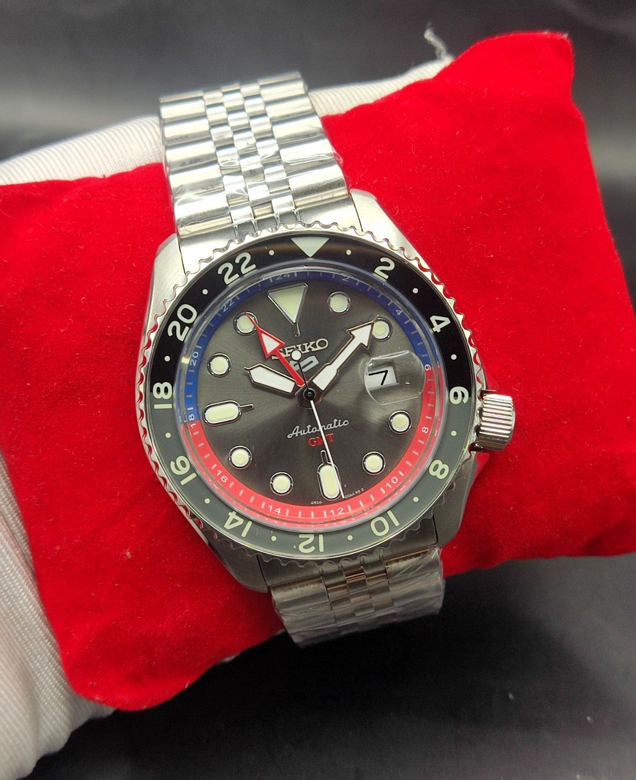 Vintage Refurbished Seiko Stainless Steel Automatic Gray Dial Men’s Wrist Watch