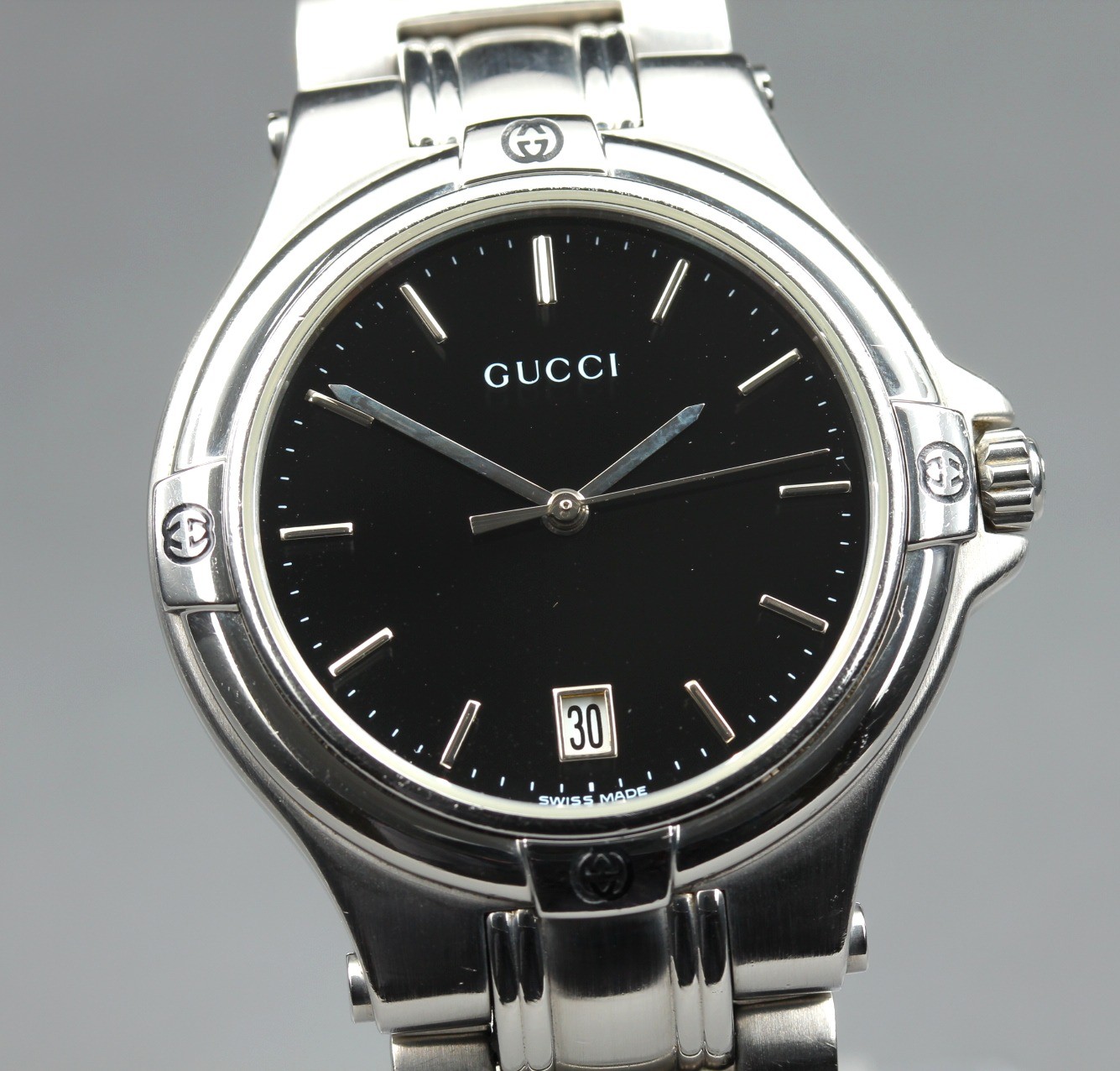[MINT w/Box] Vintage Gucci 9040M 35mm Black Dial Silver Date Quartz Men’s Watch