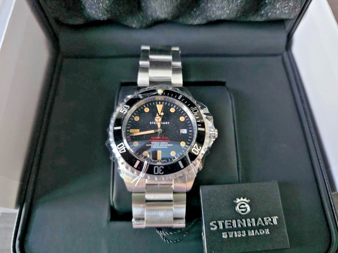 Steinhart Ocean One Vintage Red 42mm Full Set 103-0657 Worn Twice 2 Straps