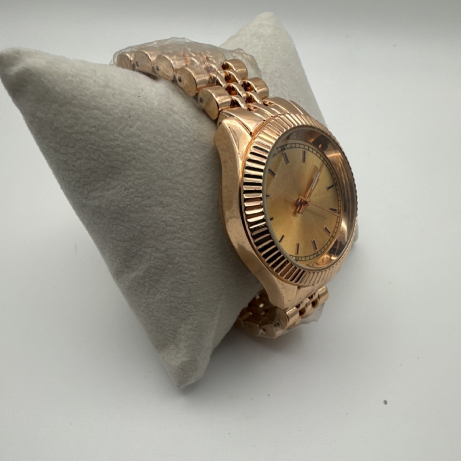 Gold Tone Analog Metal Bracelet Sunburst Dial Stick Indexes Dress Watch