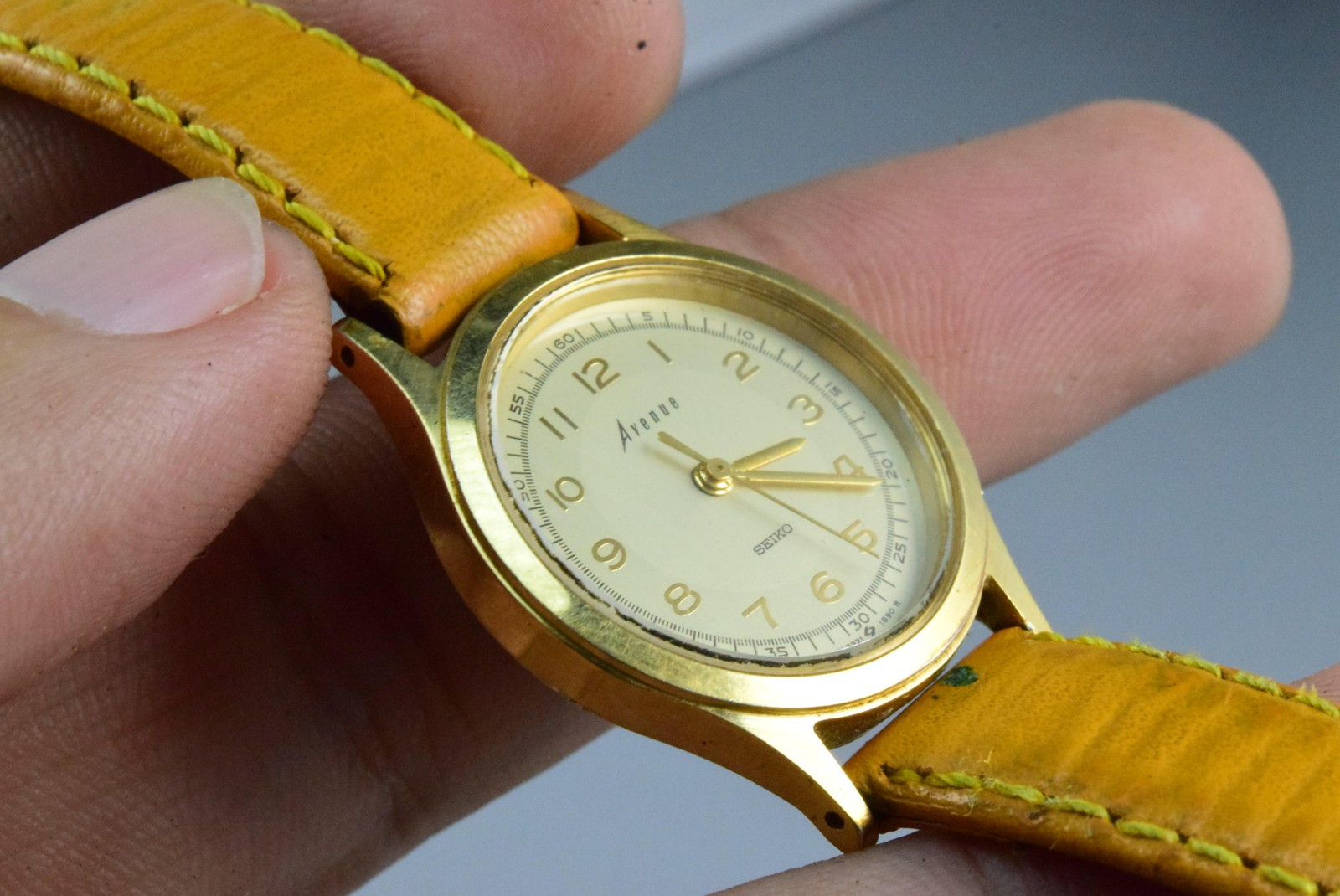 Vintage watch Seiko Avenue 7321-0430 Creamy Lady Quartz Round 27mm