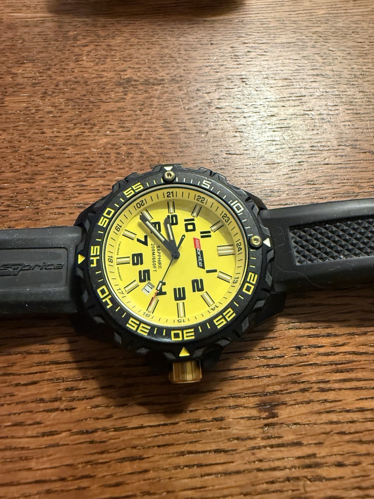 Mens Isobrite Sapphire 200m/660ft Diver Watch. Swiss Mvmt. Works Well & Accurate