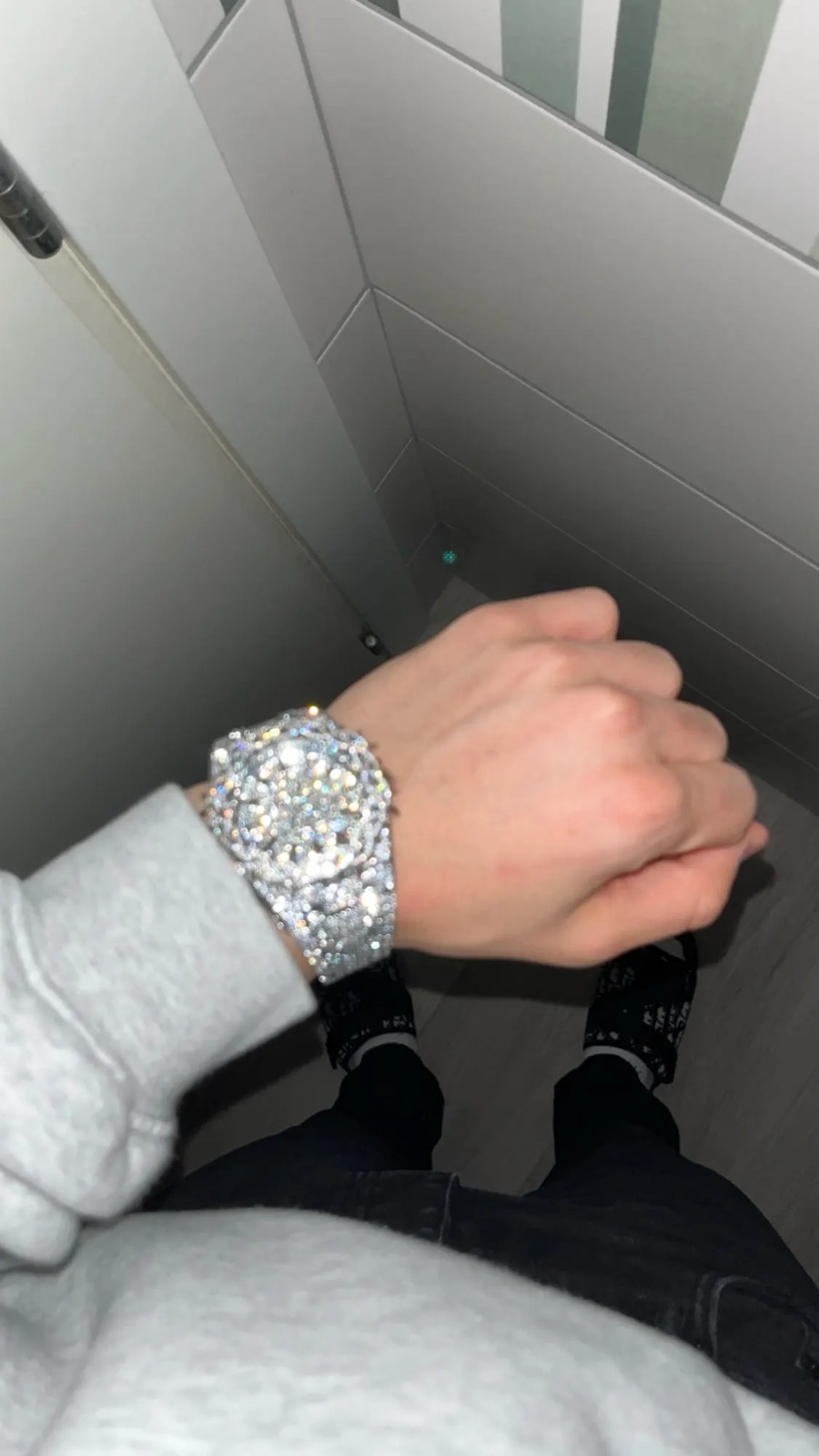 Luxury Men’s Quartz Watch – Thorn Crown Iced Diamond Design/ fashion/ stylish