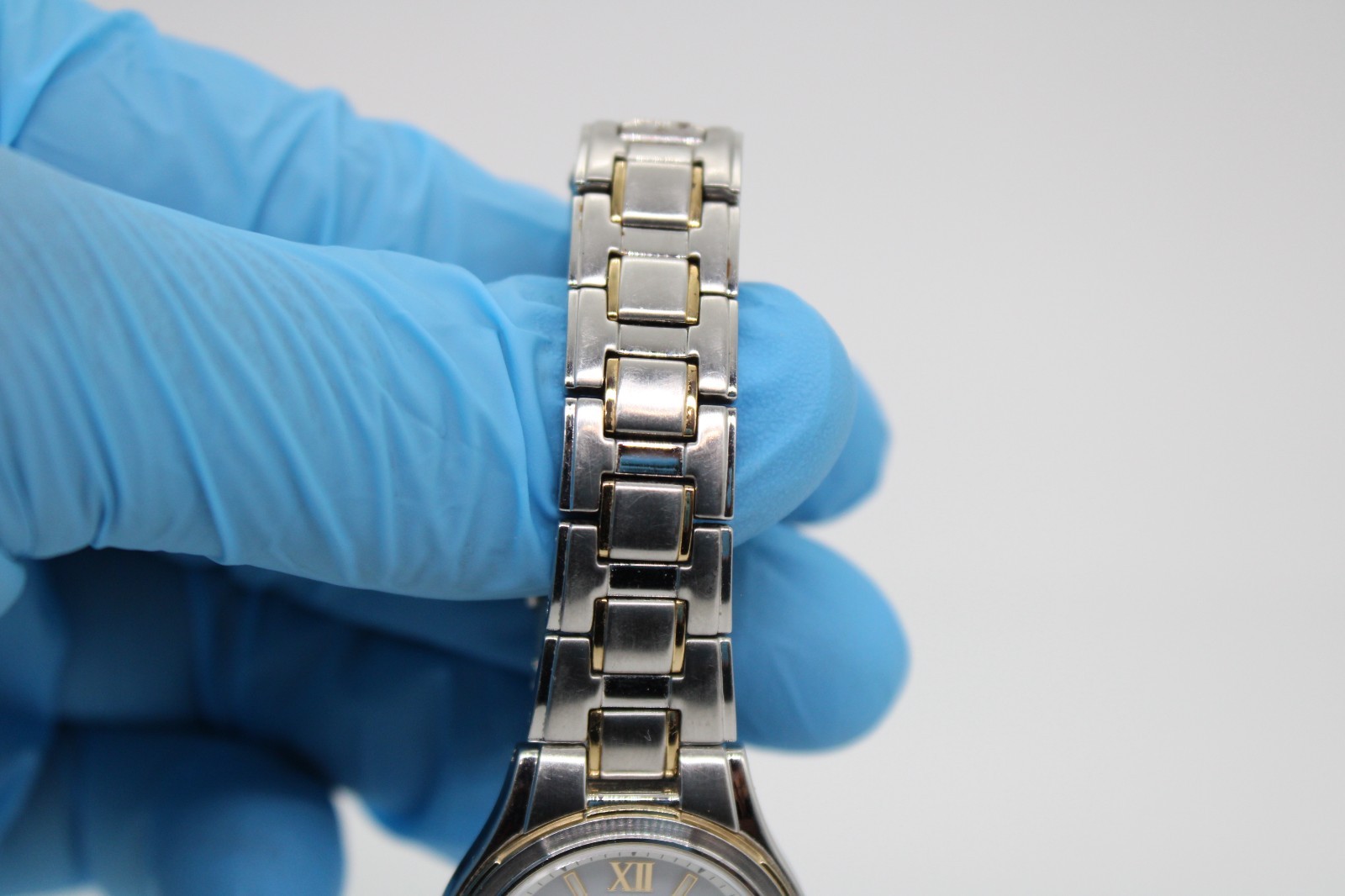 Seiko V182-0AB0 Solar Date Ladies Wrist Watch Used Good Tested Works US Seller