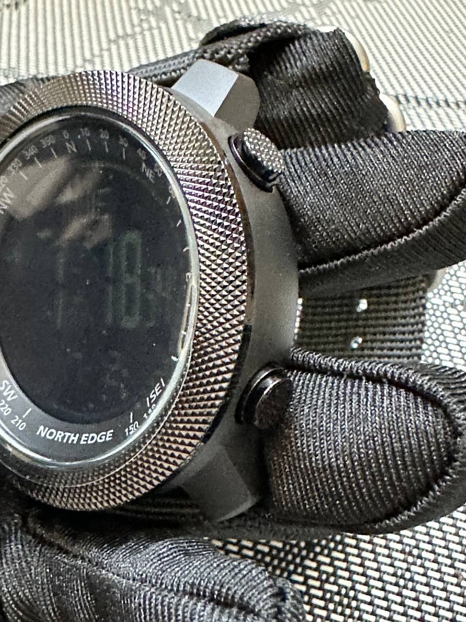 North Edge Apache 5BAR Men’s Waterproof Tactical Wristwatch with Compass, Quartz