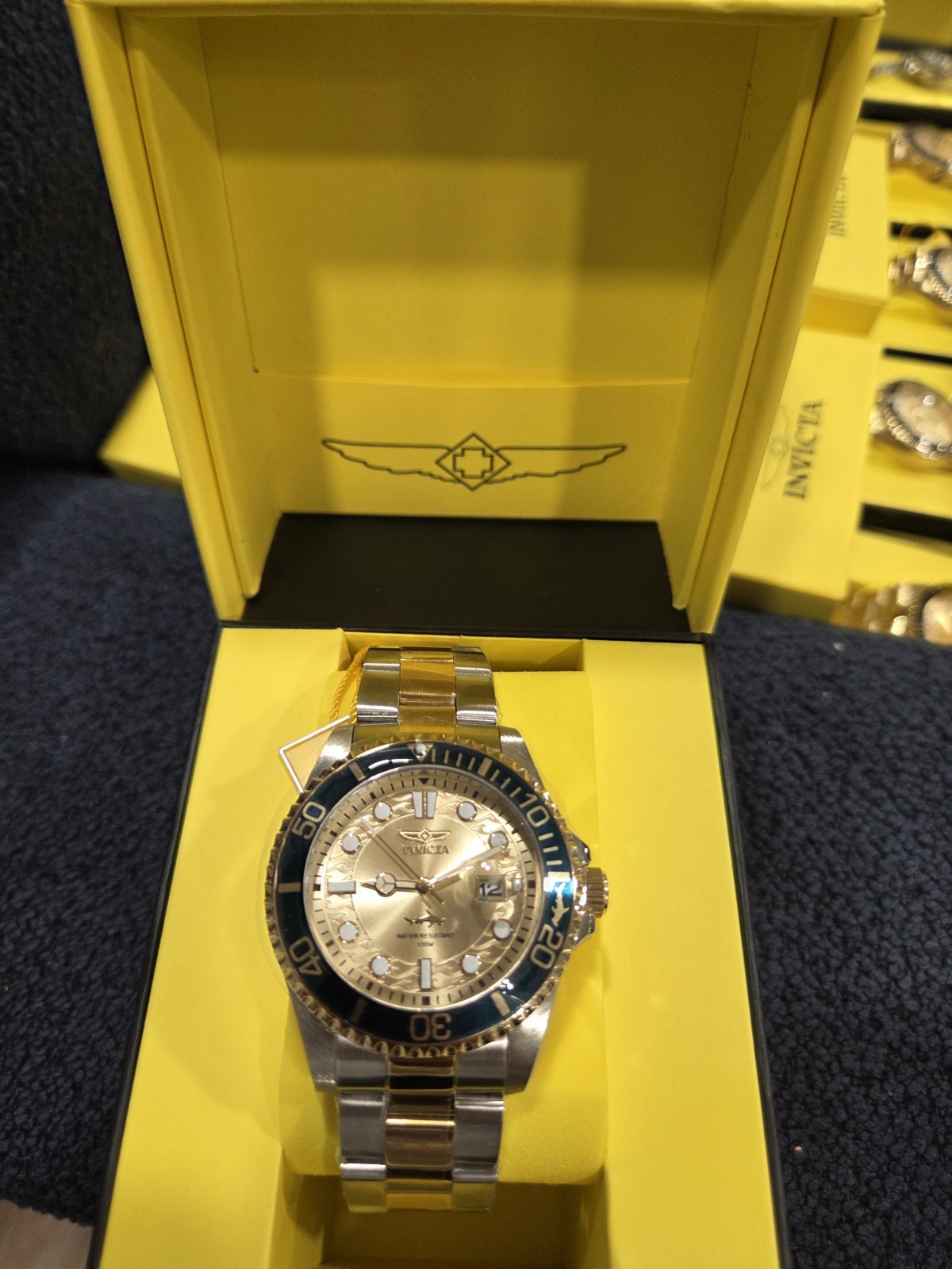 Invicta Pro Diver Currentwave Men’s Watch – 43mm. Steel, Gold (30022), Box