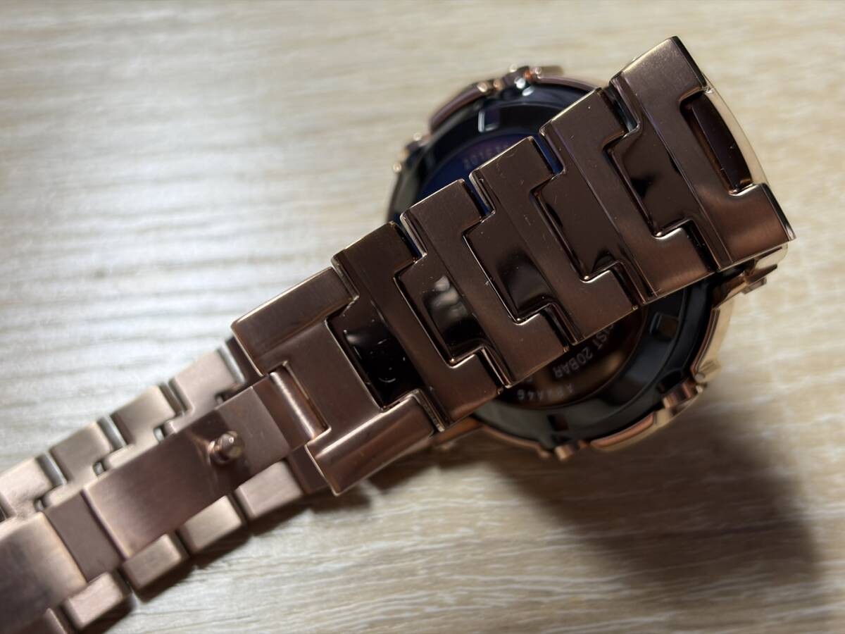 Extremely beautiful item! Shipping 390 yen ~ Casio G-Shock AWM-500GD-4AJF Radio